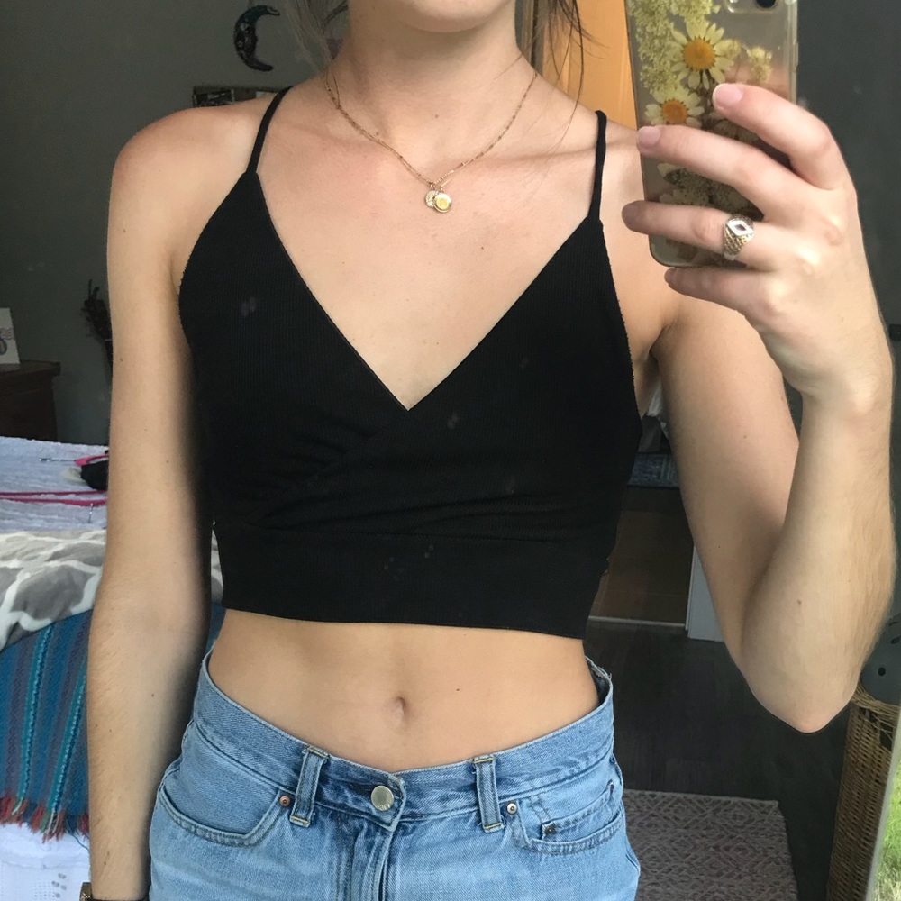 Urban Outfitters black cropped fitted V tank